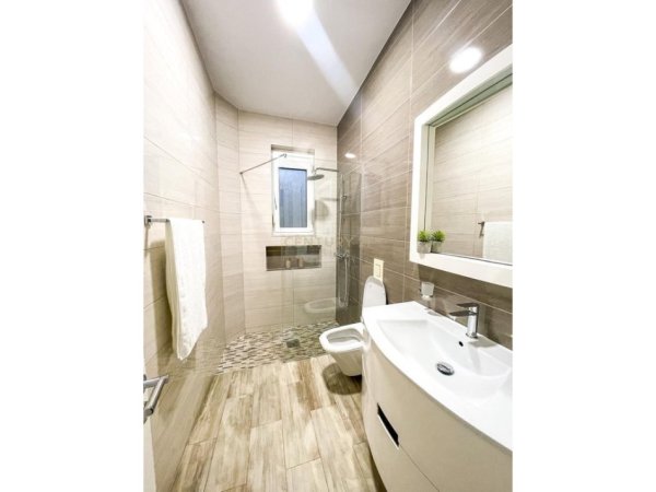 Tirane, jepet me qera apartament 2+1 Kati 4, 72 m² 650 € (prane shkolles Emin Duraku)