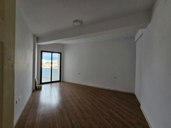 Tirane, jepet me qera 2+1+Ballkon Kati 2, 113 m² 460 € 