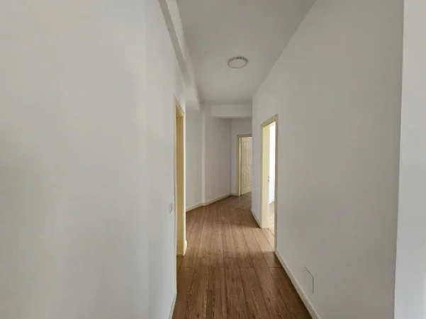 Tirane, jepet me qera 2+1+Ballkon Kati 2, 113 m² 460 € 