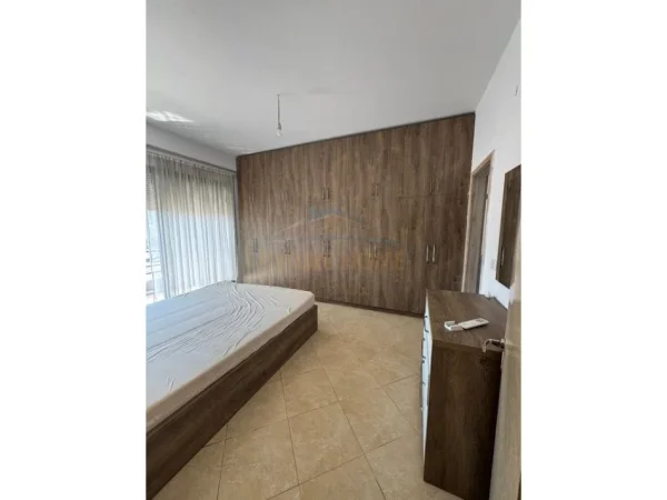 Tirane, shitet apartament 2+1+Ballkon Kati 8, 128 m² 135.000 € (Fabrika e Miellit, Tiranë)