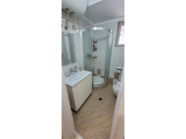 Tirane, jepet me qera apartament 2+1+Aneks+Ballkon Kati 1, 100 m² 800 € (Rr.Gjike Kuqali)