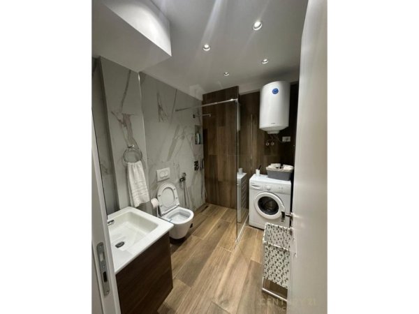 Tirane, jepet me qera apartament 1+1 Kati 1, 47 m² 650 € (Rrugën e Durrësit)