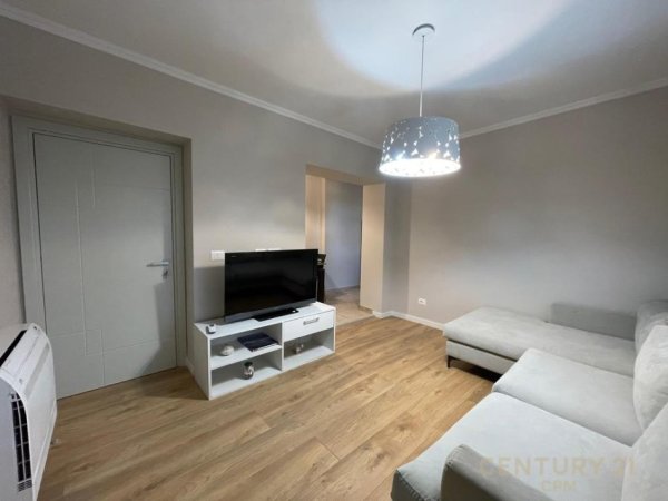 Tirane, jepet me qera apartament 2+1 Kati 3, 85 m² 600 € (ISH STACIONI TRENIT)