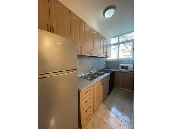 Tirane, jepet me qera apartament 2+1 Kati 3, 85 m² 600 € (ISH STACIONI TRENIT)