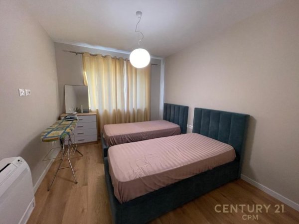 Tirane, jepet me qera apartament 2+1 Kati 3, 85 m² 600 € (ISH STACIONI TRENIT)