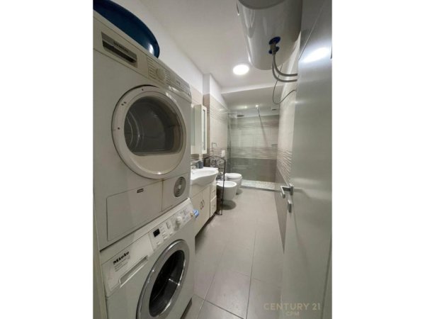 Tirane, jepet me qera apartament 2+1 Kati 3, 85 m² 600 € (ISH STACIONI TRENIT)