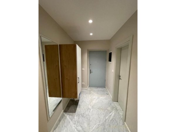 Tirane, jepet me qera apartament 2+1 Kati 3, 85 m² 600 € (ISH STACIONI TRENIT)