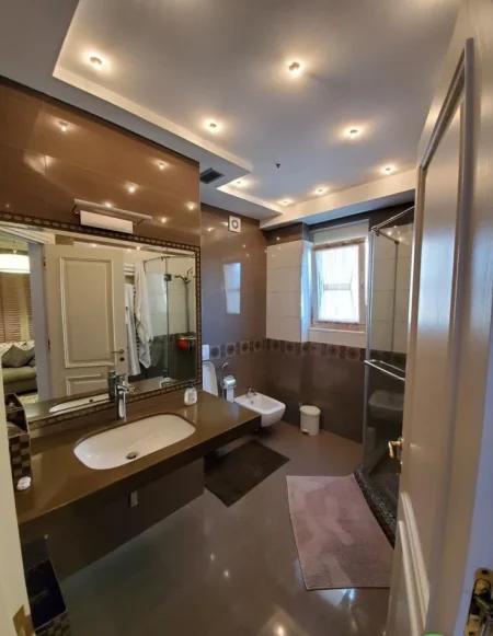 Tirane, shitet Vile 3 Katshe Kati 0, 600 m² 11.500.000 €