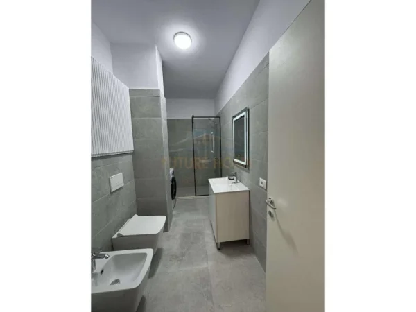 Tirane, jepet me qera apartament 2+1+Ballkon Kati 5, 92 m² 600 € 