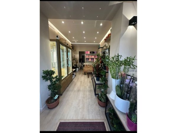 Tirane, shitet dyqan Kati 0, 30 m² 