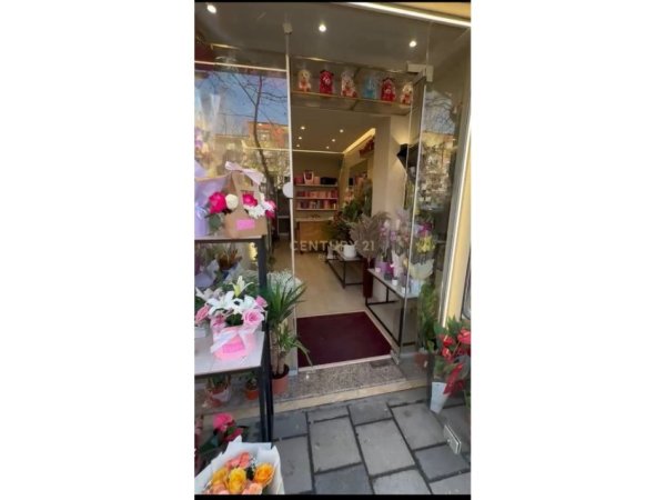 Tirane, shitet dyqan Kati 0, 30 m² 