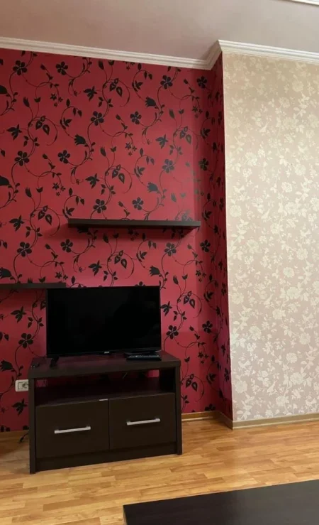 Tirane, jepet me qera apartament 2+1+Ballkon Kati 4, 500 € (Pas square 21)