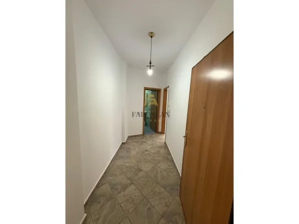 Tirane, shitet garsonier Kati 3, 45 m² 110.000 € (Pazari i Ri)