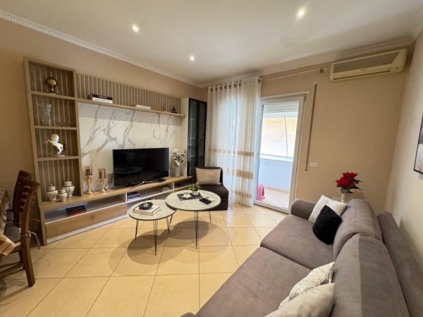 Tirane, jepet me qera apartament 1+1+Aneks+Ballkon Kati 4, 70 m² 600 € (Perballe Kompleksit Delijorgji)
