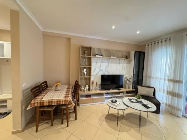 Tirane, jepet me qera apartament 1+1+Aneks+Ballkon Kati 4, 70 m² 600 € (Perballe Kompleksit Delijorgji)