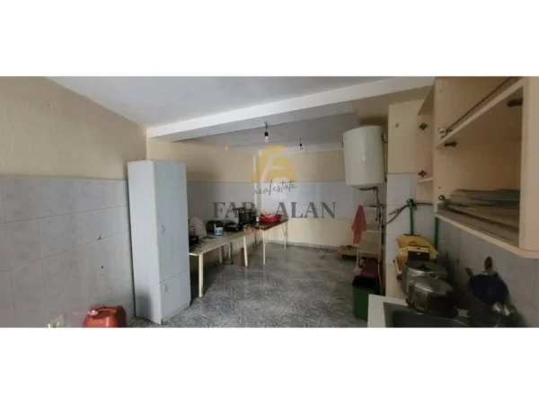 Tirane, shitet ambjent biznesi Kati 0, 125 m² 200.000 € (Shkolla Niket Dardani)