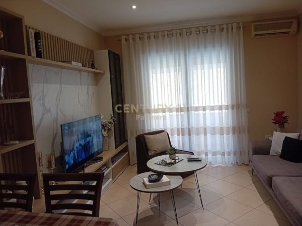 Tirane, jepet me qera apartament 1+1 Kati 6, 63 m² 600 € 