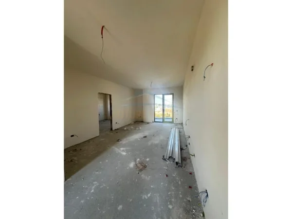 Tirane, shitet apartament 2+1+Ballkon Kati 3, 114 m² 102.600 € (Paskuqan, Rruga Ismail Qemali)