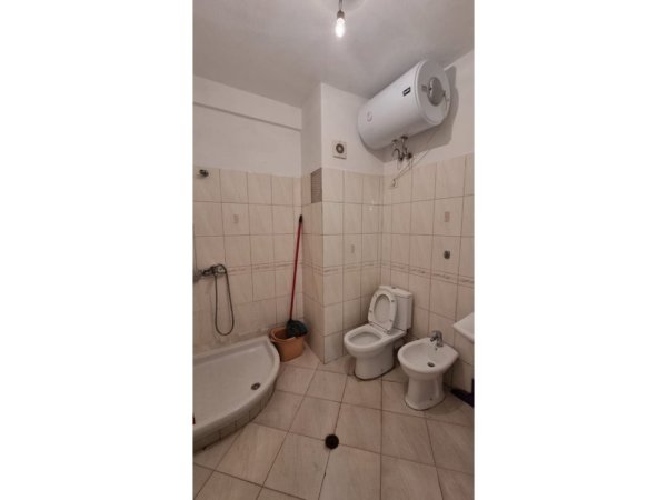 APARTAMENT 2+1 ME QERA NE QENDER PRANE FAKULTETIT TE SHKENCAVE