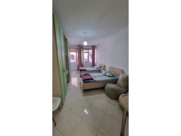 APARTAMENT 2+1 ME QERA NE QENDER PRANE FAKULTETIT TE SHKENCAVE