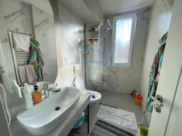 Tirane, shitet apartament 3+1+Ballkon , 109 m² 250.000 € (Rruga e Kavajes, 21 Dhjetori, Tiranë)