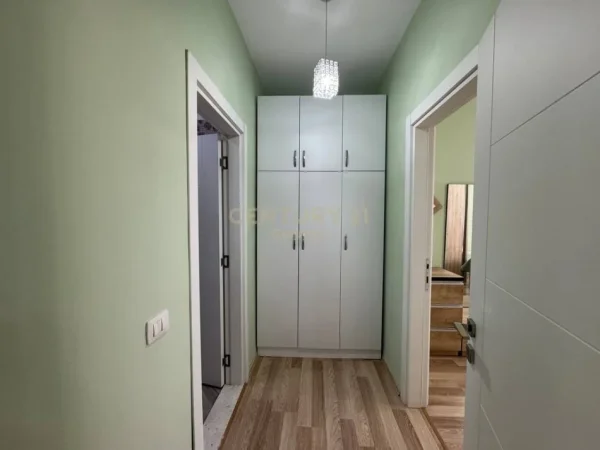 Tirane, jepet me qera apartament 1+1 Kati 3, 67 m² 700 € 