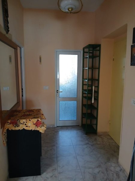 Tirane, jepet me qera apartament 1+1+Ballkon Kati 3, 65 m² 500 € (Brryli/Rr.Arkitekt Kasemi)