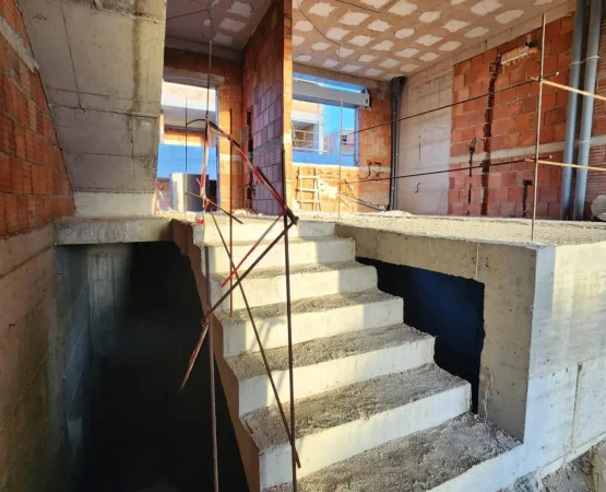 🏡 SHITET: VILË LUKSOZE TWIN ME PISHINË NË FLOWERS HILL RESIDENCE – LUNDËR/TEG  540,000 €