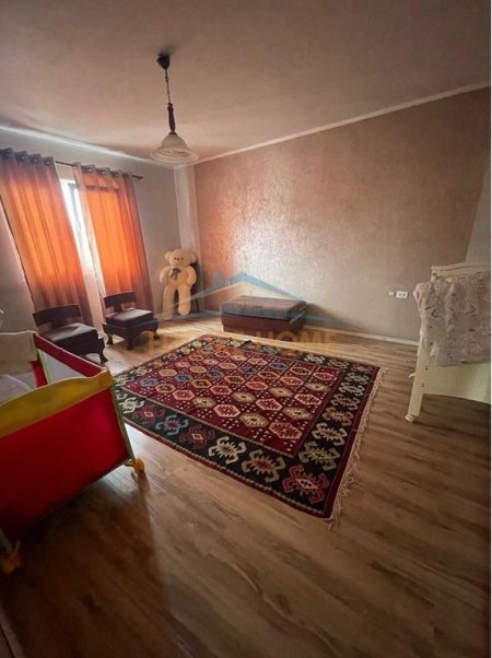 Tirane, shitet apartament 3+1 Kati 3, 124 m² 150.000 € (Shkolla e Bashkuar, Ruga Spiro Cipi 8)
