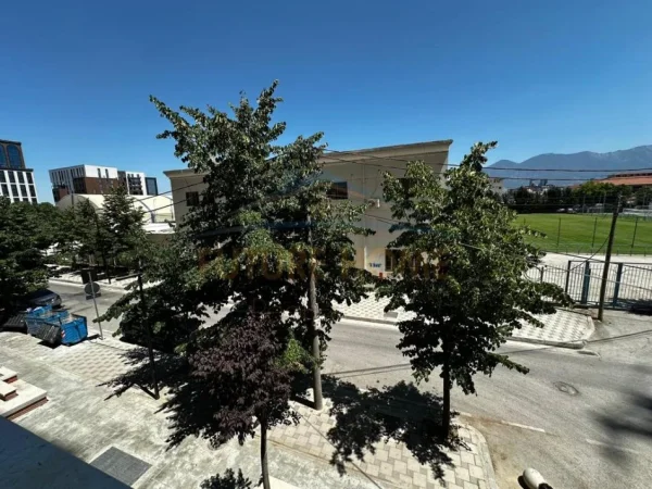 Tirane, shitet apartament duplex 2+1 Kati 2, 104 m² 160.000 € (Golden Park)