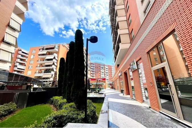 Tirane, jepet me qera ambjent biznesi Kati 0, 110 m² 2.200 € (Rruga e Kavajes)