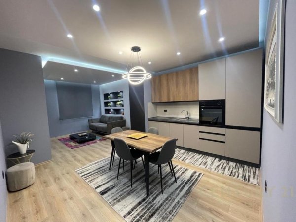 Tirane, jepet me qera apartament 2+1 Kati 7, 110 m² 600 € 