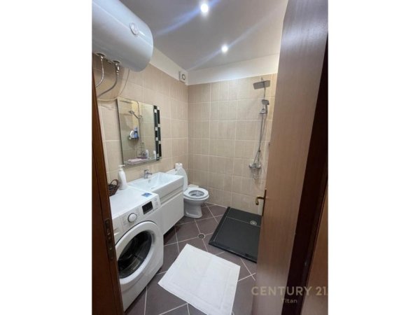 Tirane, jepet me qera apartament 2+1 Kati 7, 110 m² 600 € 