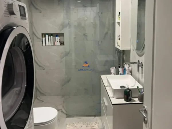 Tirane, shitet apartament 1+1 Kati 4, 60 m² 176.000 € (RRUGA KAVAJES, KOMPLEKSI DELIJORGJI)