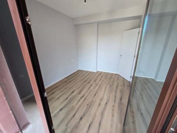 JEPET ME QERA  APARTAMENT/ZYRE 1 +1 /PRANE SPITALIT GJERMAN & M.SHYRI📍