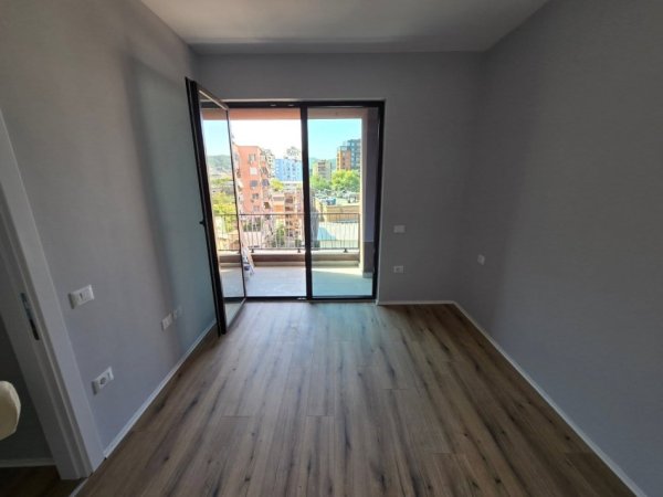 JEPET ME QERA  APARTAMENT/ZYRE 1 +1 /PRANE SPITALIT GJERMAN & M.SHYRI📍