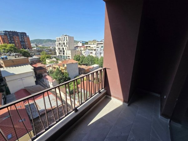 JEPET ME QERA  APARTAMENT/ZYRE 1 +1 /PRANE SPITALIT GJERMAN & M.SHYRI📍