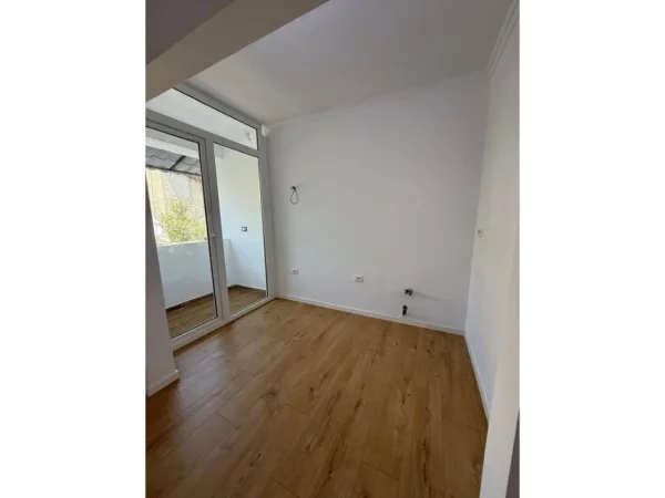 Tirane, shitet apartament 2+1 Kati 2, 72 m² 122.000 € (Ali Demi)