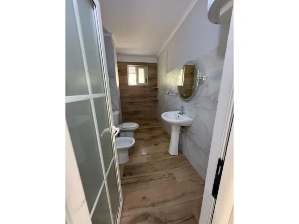 Tirane, shitet apartament 2+1 Kati 2, 72 m² 122.000 € (Ali Demi)