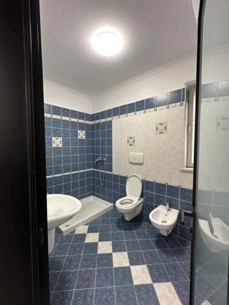 Tirane, shitet apartament 1+1+Ballkon Kati 0, 62 m² 158.000 € (Rr Sami Frasheri Perballe Gjimnazit Petro Nini)
