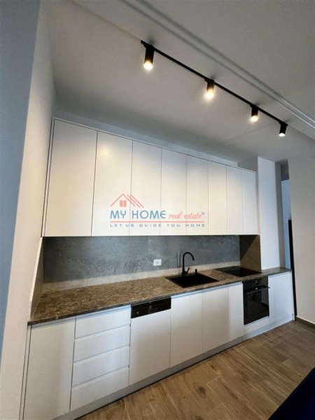 Tirane, jepet me qera apartament 2+1+Ballkon Kati 3, 100 m² 900 € (Riza Cerova)