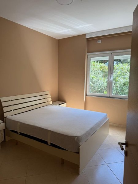 Tirane, jepet me qera apartament 2+1 Kati 3, 100 m² 700 € (KOMUNA E PARISIT)