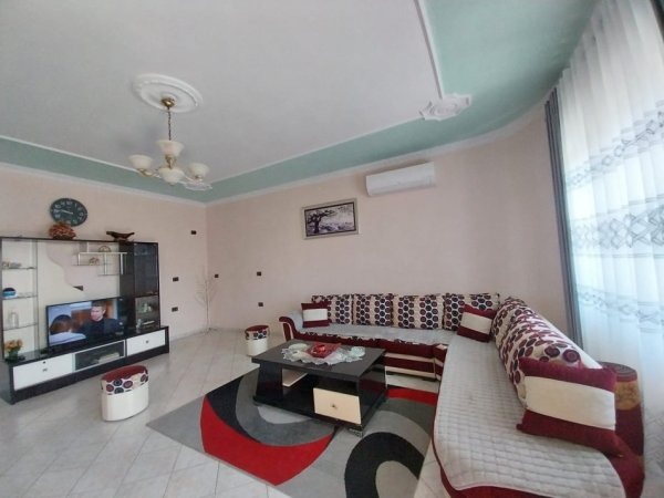 Tirane, jepet me qera shtepi 2+1+Ballkon Kati 1, 90 m² 350 € (Pranë me Stadiumin Partizani, mbi Kafen e Rremes)
