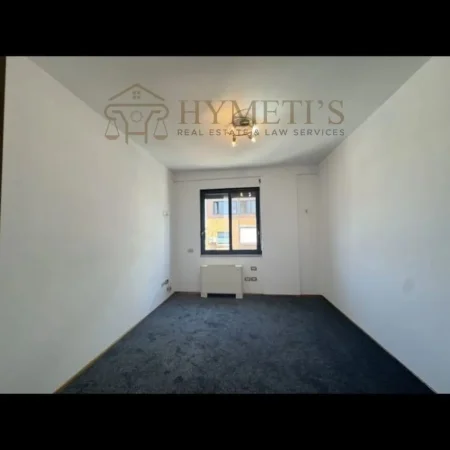 Tirane, jepet me qera ambjent biznesi , 100 m² 1.300 € (Bllok)