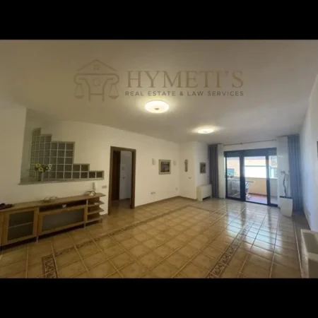 Tirane, jepet me qera ambjent biznesi , 100 m² 1.300 € (Bllok)