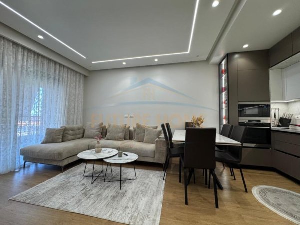 Tirane, shitet apartament 1+1 Kati 8, 61 m² 220.000 € (Komuna e Parisit)