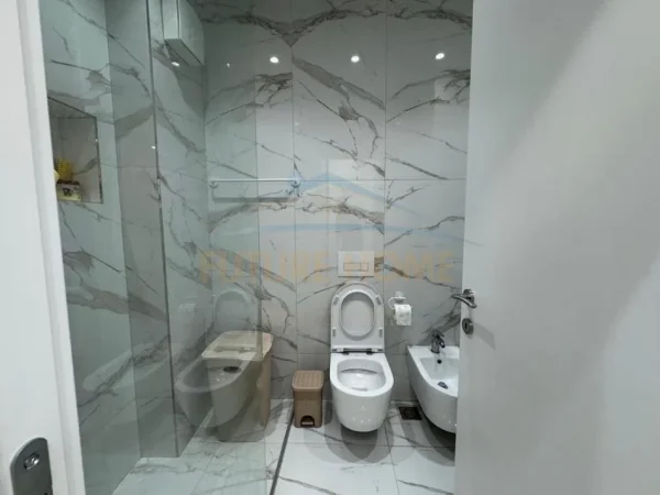 Tirane, shitet apartament 1+1 Kati 8, 61 m² 220.000 € (Komuna e Parisit)