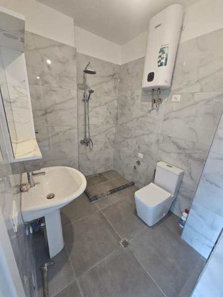 Tirane, jepet me qera apartament 1+1+Ballkon Kati 4, 96 m² 450 € (CASA ITALIA)
