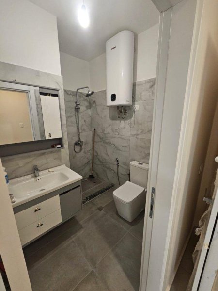 Tirane, jepet me qera apartament 1+1+Ballkon Kati 4, 96 m² 450 € (CASA ITALIA)