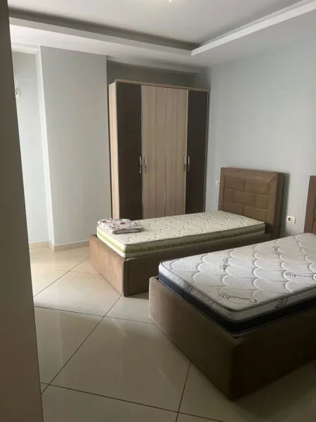 Tirane, jepet me qera apartament 1+1 Kati 2, 70 m² 450 € 